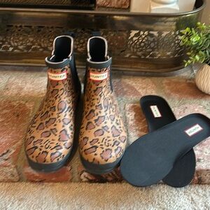 HUNTER Chelsea Leopard Print Rain Boots US 10 (euro 42) gently used
